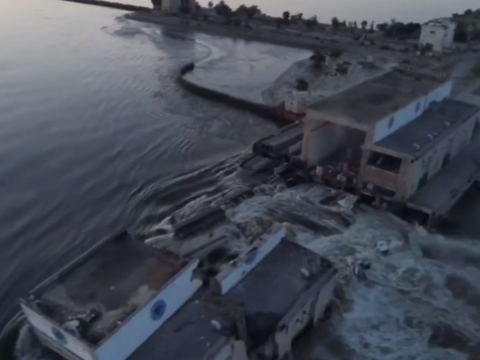 Ukraynada su anbarı partladıldı - Xerson təhlükə altındadır (VİDEO)