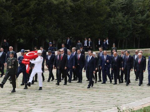 Ərdoğan yeni nazirlərlə Atatürkün məzarını ZİYARƏT ETDİ
