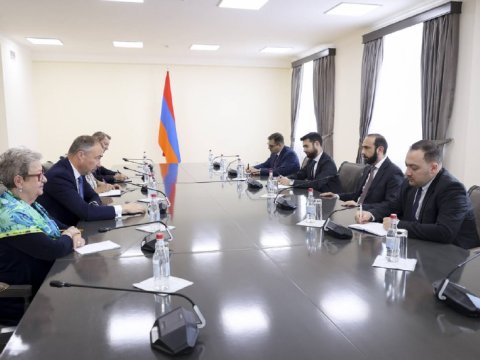 Klaar Mirzoyanla da görüşdü