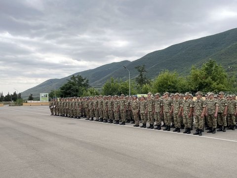 Hərbi vəzifəlilərin təlimləri davam edir 