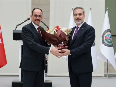 Hakan Fidan postunu Kalına təhvil verdi