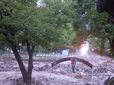 Lahıc qəsəbəsi ilə əlaqə kəsildi - Selə görə...