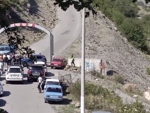 Laza kəndinə alternativ yolla hərəkət bərpa olundu