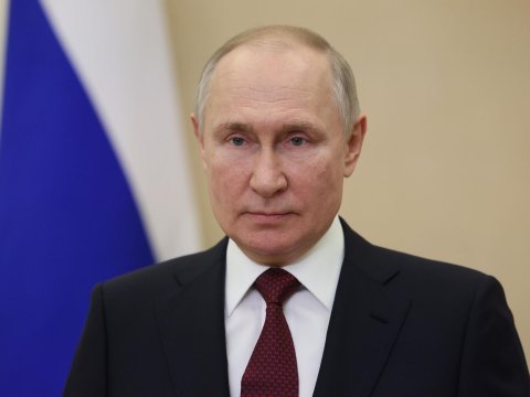 Qlobal iqtisadiyyat yavaşlamağa davam edəcək - Putin