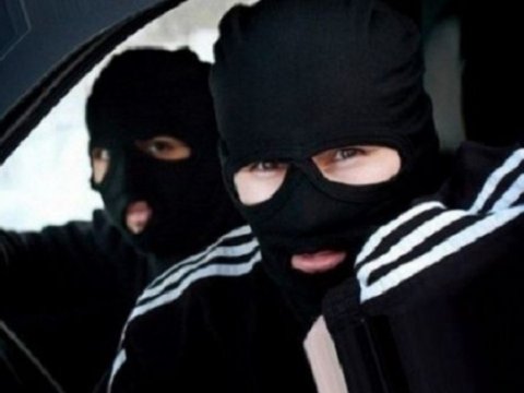 Bakıda evə basqın edildi 