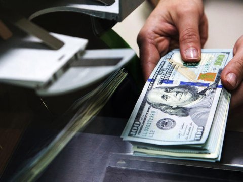Banklar dollar alışını kəskin endirib