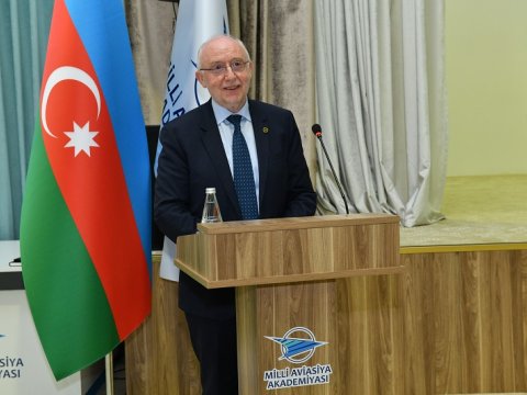 ICAO prezidenti Milli Aviasiya Akademiyasında mühazirə oxuyub