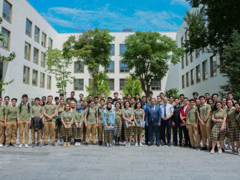 Türk Liseyinin şagirdləri “UNEC-i tanı” layihəsində - FOTOLAR