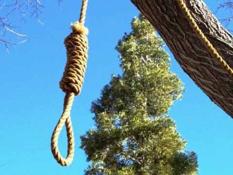 Qubada 45 yaşlı kişi özünü asdı