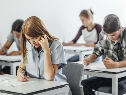 Ali məktəblərdə dövlət sifarişli yerlərin sayı kəskin ARTIRILIB