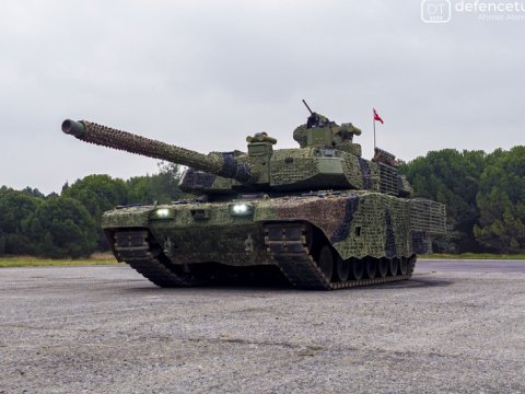 Ukraynalı tankçılar Britaniyada təlimləri başa çatdırdı