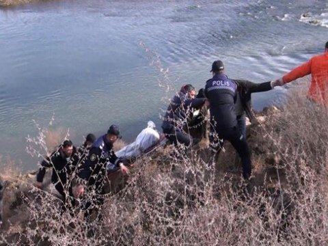 Kür sahilində kişi meyiti tapıldı