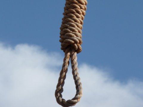 37 yaşlı kişi intihar etdi 