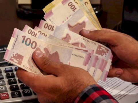 Neft sahəsində çalışanların gəlirləri kəskin artıb