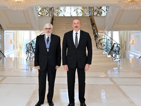 Prezident Xalq artistinə “İstiqlal” ordenini təqdim etdi - FOTO
