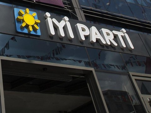 İYİ Partiyadan daha bir İSTEFA