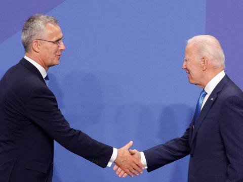 Bayden Stoltenberqlə görüşü niyə təxirə saldı?
