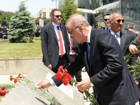 Ərdoğan Şəhidlər xiyabanında- FOTOLAR