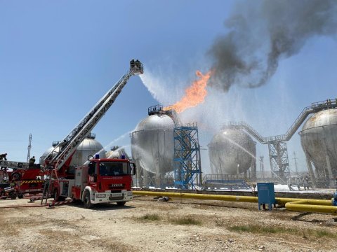 Sumqayıtda zavod yanır: Generallar hadisə yerində - YENİLƏNİB