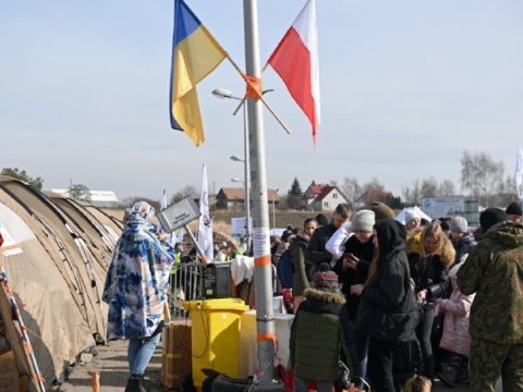 Polşa ukraynalıların müdafiəsini genişləndirir - Müddət uzadıldı