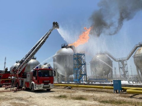 Nazirliyin əməkdaşları Sumqayıtda yanğın olan ərazidədirlər