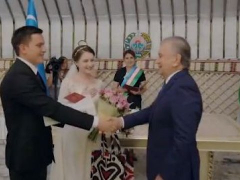 Mirziyoyev qaraqalpaq toyunun dəvətsiz qonağı oldu - VİDEO