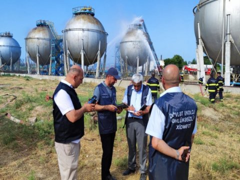 Yanğın olan ərazidə havadan nümunələr götürülüb