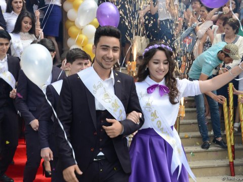 Məktəblərdə “Son zəng” çalınır