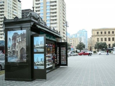 Köşkdən pul və mobil telefon oğurladı