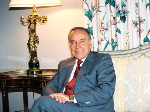 O sanki Azərbaycana xilaskar olaraq göndərilmişdi