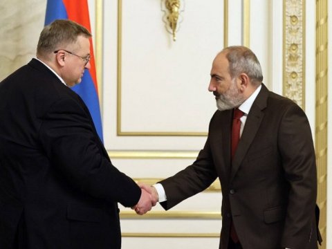 Paşinyan Overçukla kommunikasiyaların açılmasını müzakirə etdi