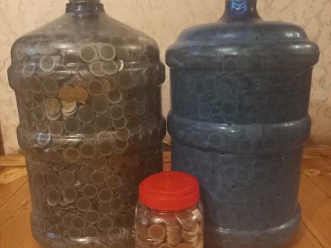 180 kilo 50 qəpiklik yığan şəxs kömək istədi - FOTO