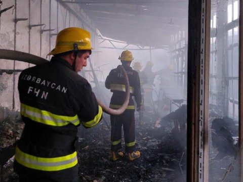 “Köhnə bazar”da 26 mağaza yanıb - VİDEO