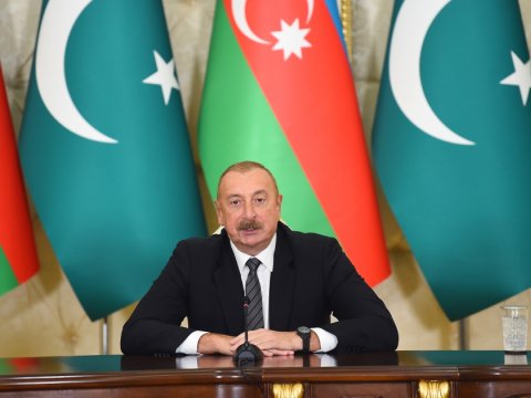 Biz bununla razı olmadıq, torpaqlarımızı döyüşərək aldıq - Prezident