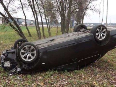 Qobustanda maşın aşıb - Sürücü ölüb