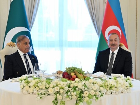 Şahbaz Şərifin şərəfinə rəsmi lanç verildi