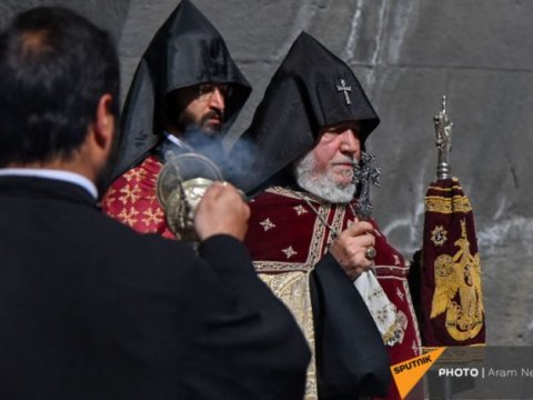 Katolikos daşnaklarla Qarabağı müzakirə etdi