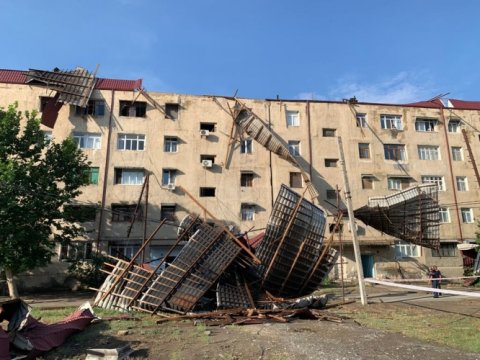 Güclü külək Yevlaxda fəsadlar törədib - FOTOLAR