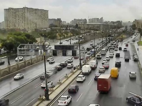 Heydər Əliyev prospektində qəza - Yollarda tıxac yarandı