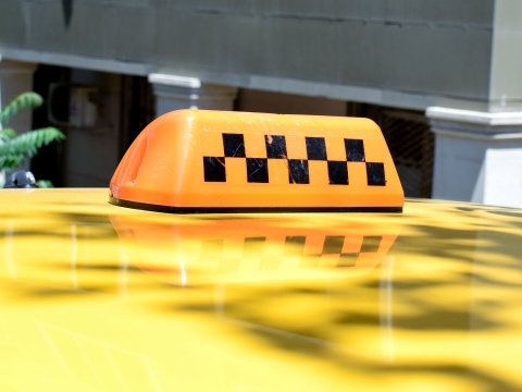 Taksilərlə bağlı qanun I oxunuşda qəbul edildi