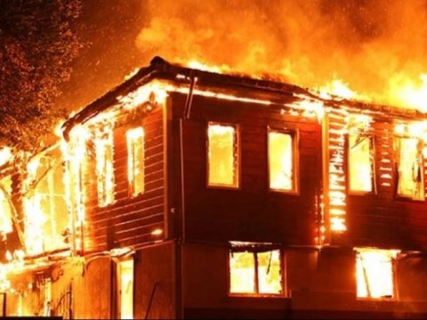 Qobustanda beşotaqlı ev yandı 