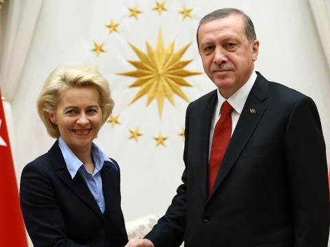 Ərdoğan Leyen ilə ikitərəfli əlaqələri müzakirə etdi 