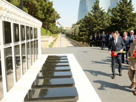 Rüstəm Minnixanov Şəhidlər xiyabanını ziyarət etdi
