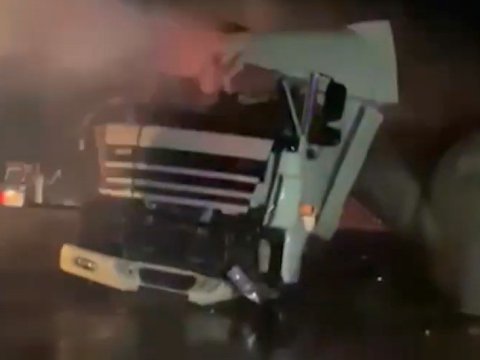 Betonqarışdıran avtomobil avtobusla TOQQUŞDU