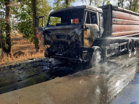 Yük maşını yandı - Sürücü yaralandı