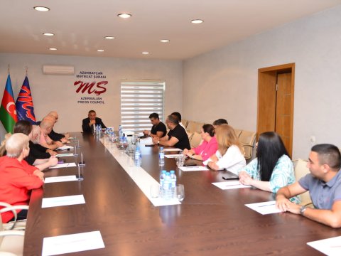 “TikTok”da fəal olan jurnalistlərlə görüş keçirilib - FOTOLAR