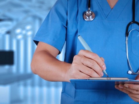 Xaricdə təhsil almış həkimlərin işə qəbulu daha 1 il uzadıldı