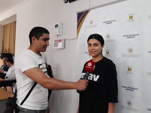 İmtahandan ilk çıxan müəllim - 35 dəqiqəyə 54 bal yığdı