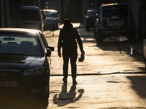 Azyaşlıya qarşı qeyri-etik hərəkətlər edən şəxs TUTULDU