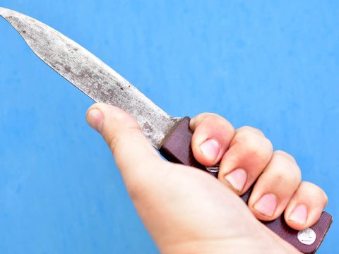 Bakıda ruhi xəstə 11 yaşlı oğlanı bıçaqladı